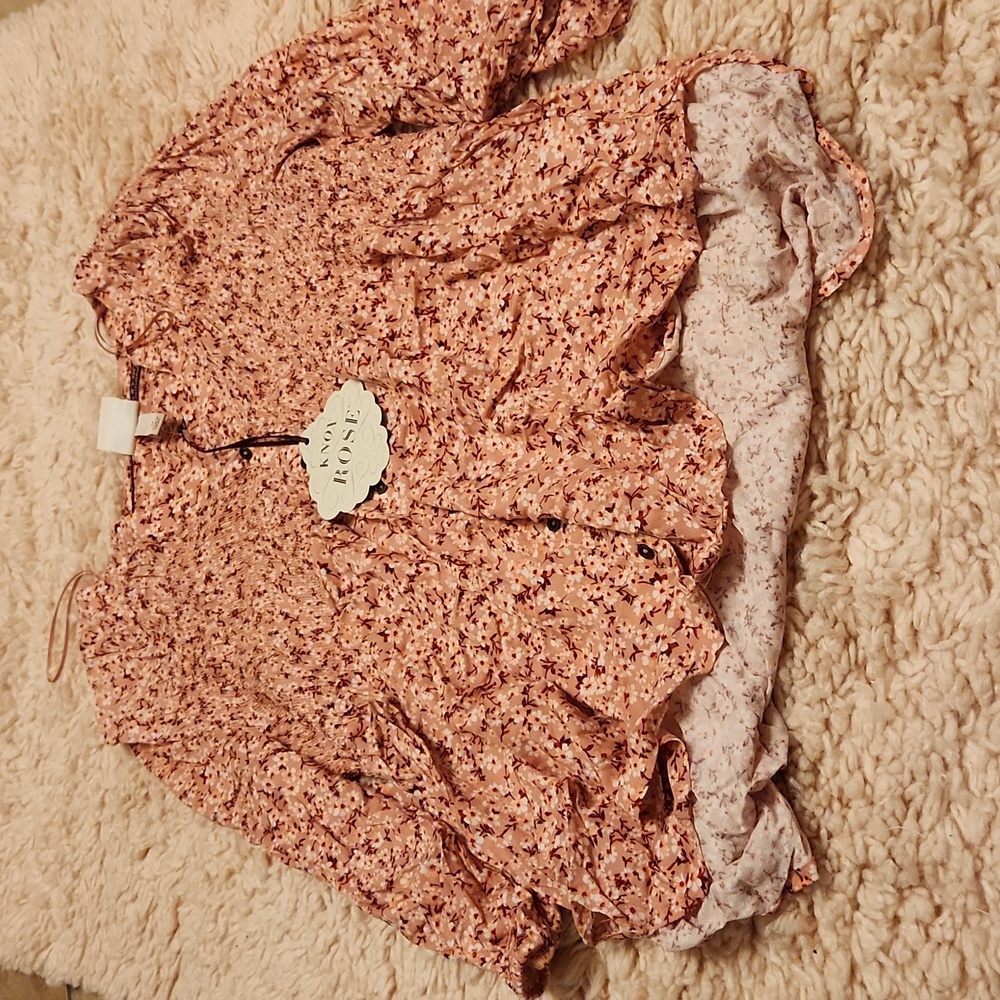 NWT Knox Rose Top Size Medium